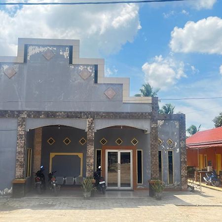Oyo 93119 Guest House Leo Patra Muara Badak Εξωτερικό φωτογραφία