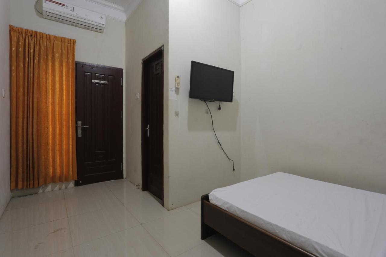Oyo 93119 Guest House Leo Patra Muara Badak Εξωτερικό φωτογραφία