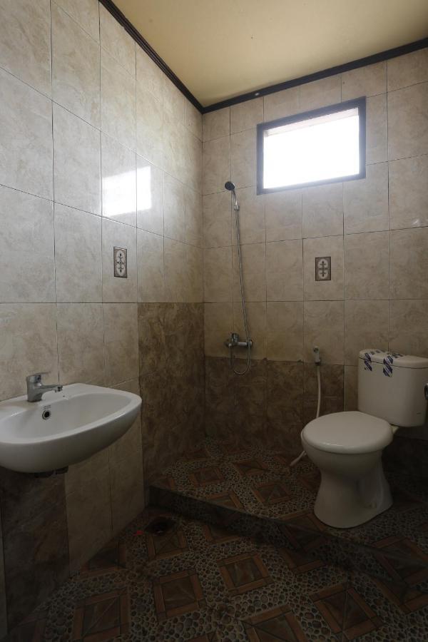 Oyo 93119 Guest House Leo Patra Muara Badak Εξωτερικό φωτογραφία