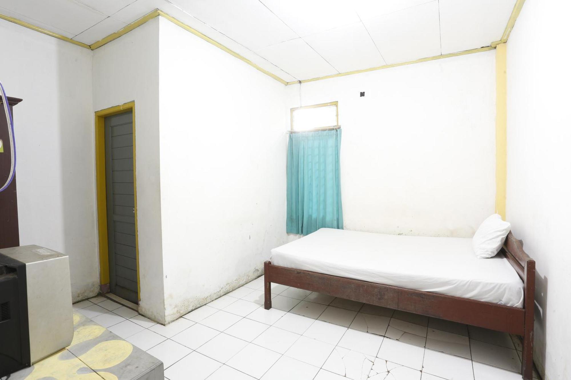 Oyo 93119 Guest House Leo Patra Muara Badak Εξωτερικό φωτογραφία