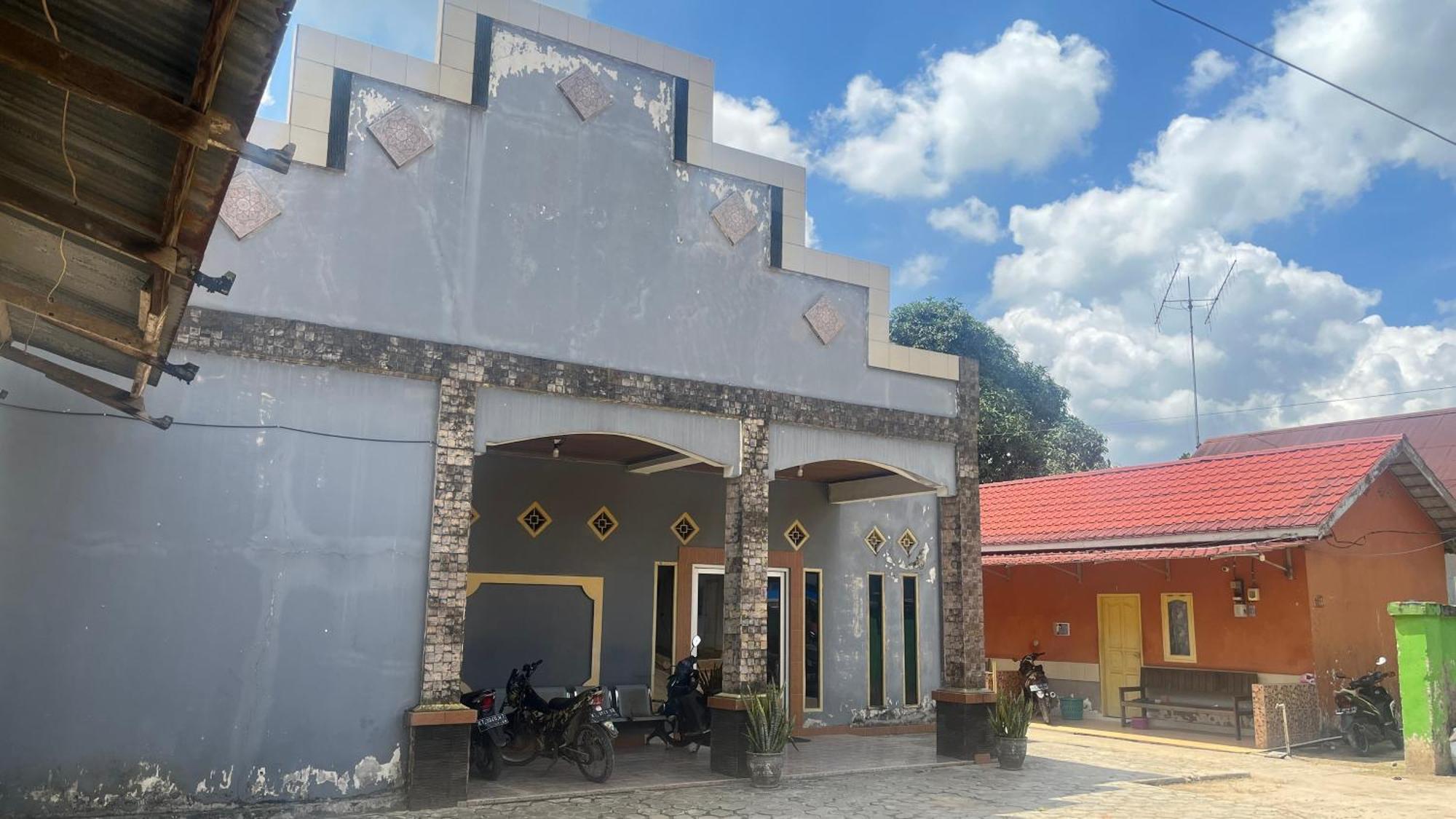 Oyo 93119 Guest House Leo Patra Muara Badak Εξωτερικό φωτογραφία