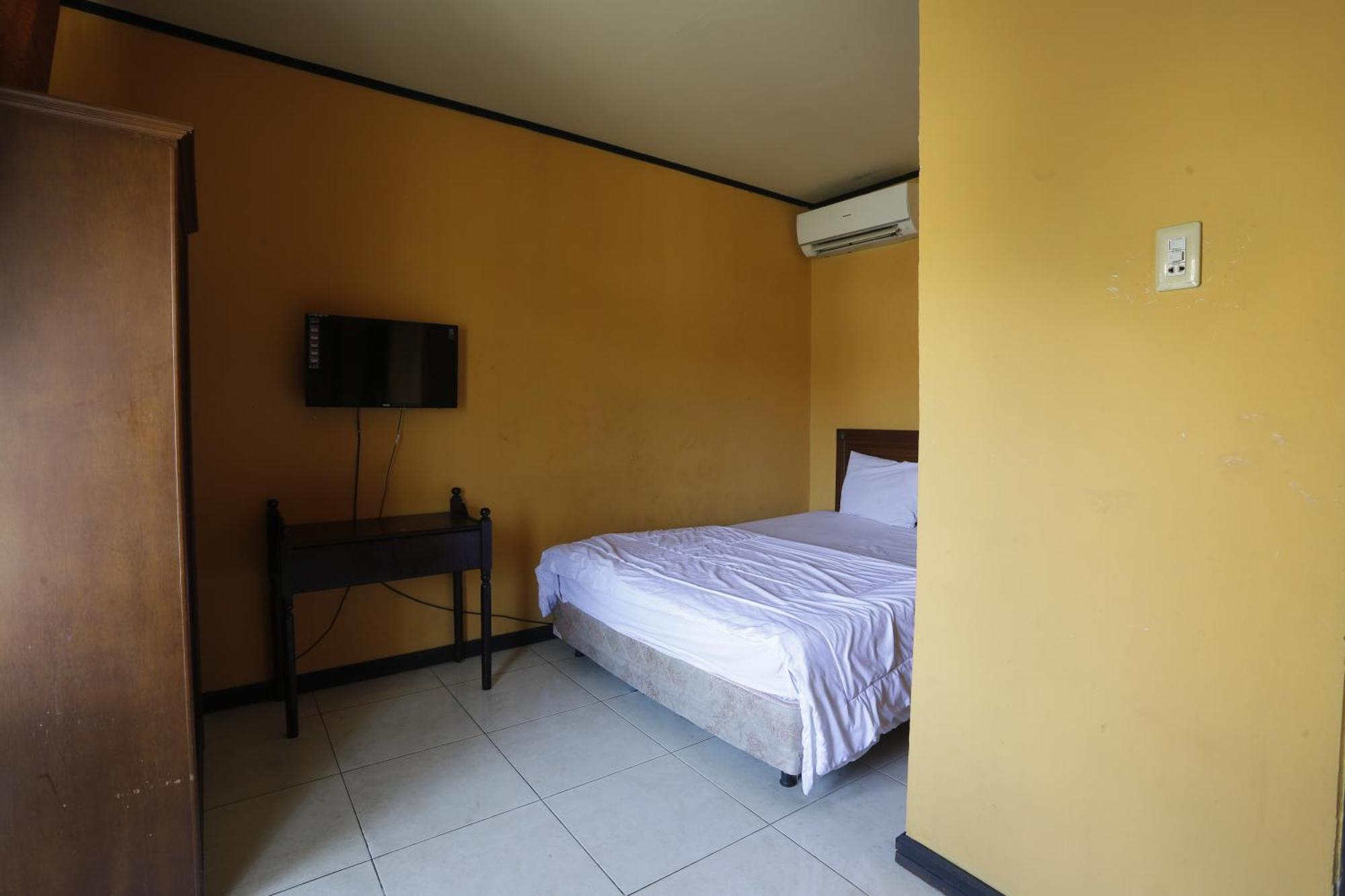 Oyo 93119 Guest House Leo Patra Muara Badak Εξωτερικό φωτογραφία