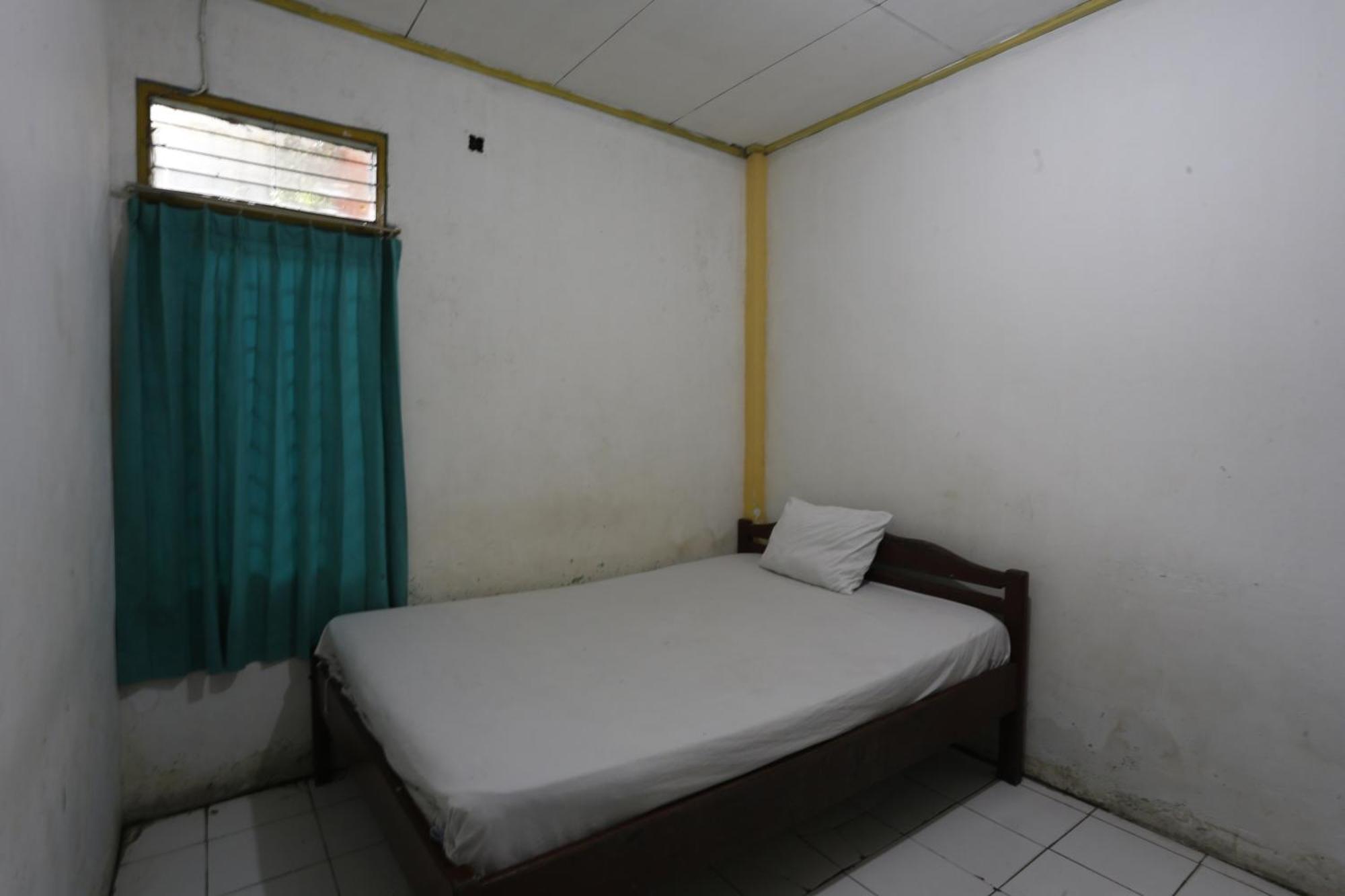 Oyo 93119 Guest House Leo Patra Muara Badak Εξωτερικό φωτογραφία